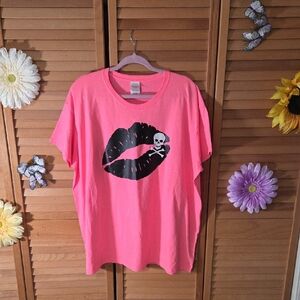 Gildan Ultra Cotton Pink T-Shirt With Lip And Skull Design